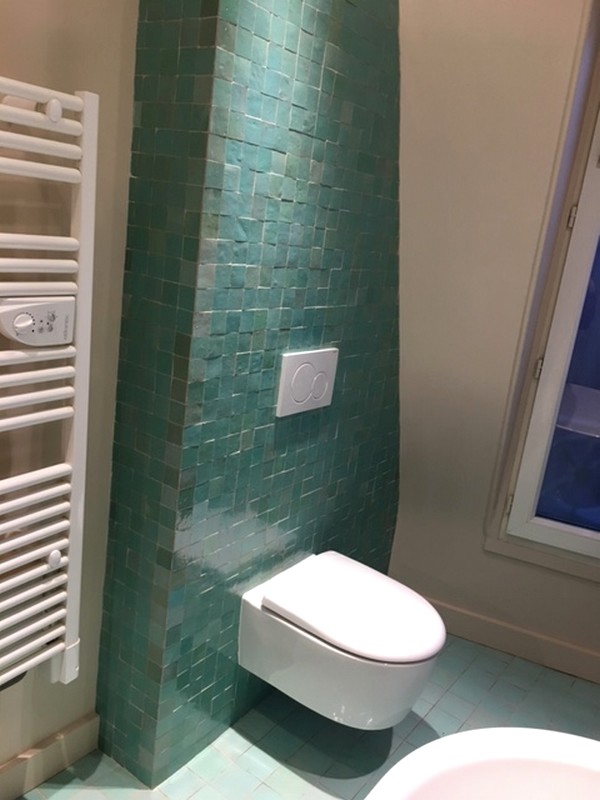 Photo of a mid-sized mediterranean kids bathroom in Paris with a drop-in tub, green tile, terra-cotta tile, terra-cotta floors and pink floor.
