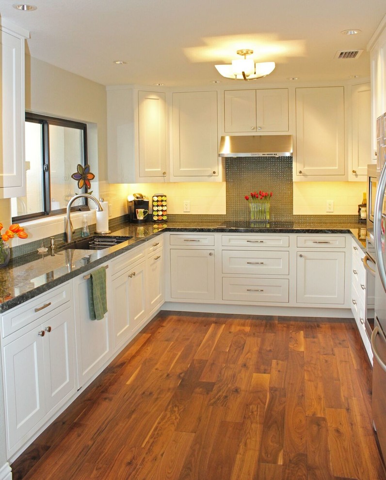 Transitional kitchen photo in Phoenix