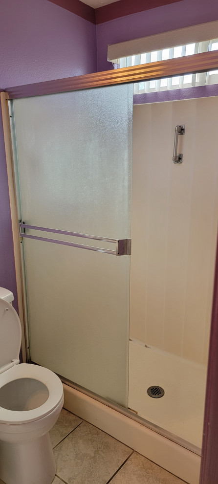 MoVal Porcelain Walk-In Shower