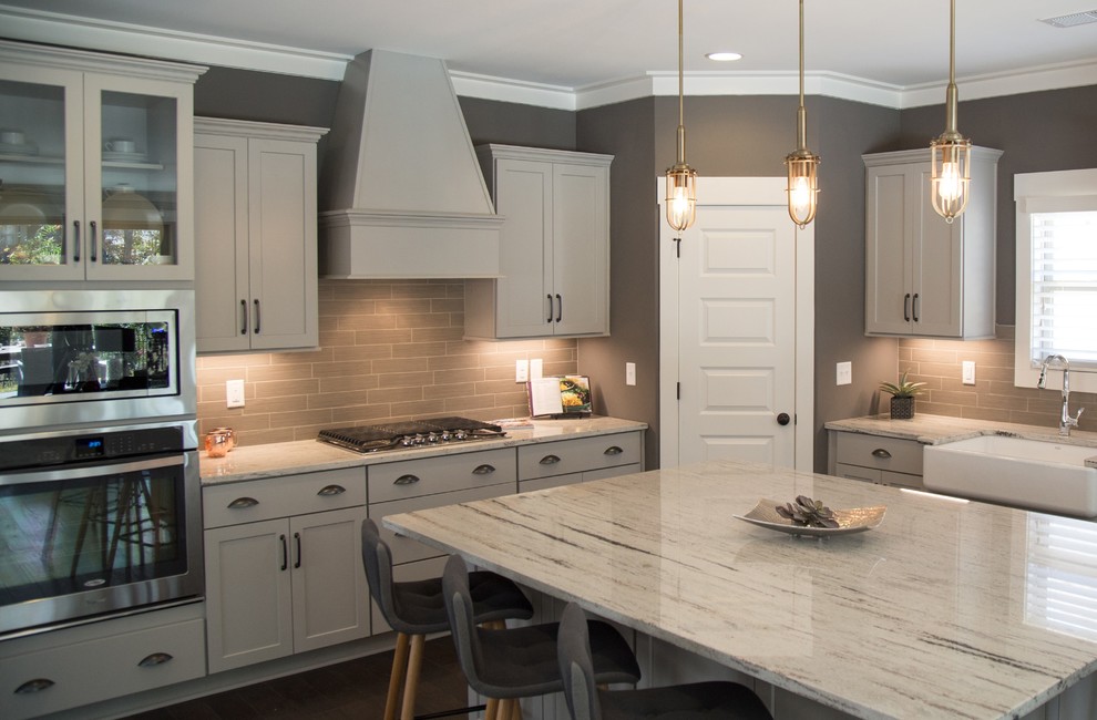 Inspiration for a transitional kitchen remodel in Birmingham