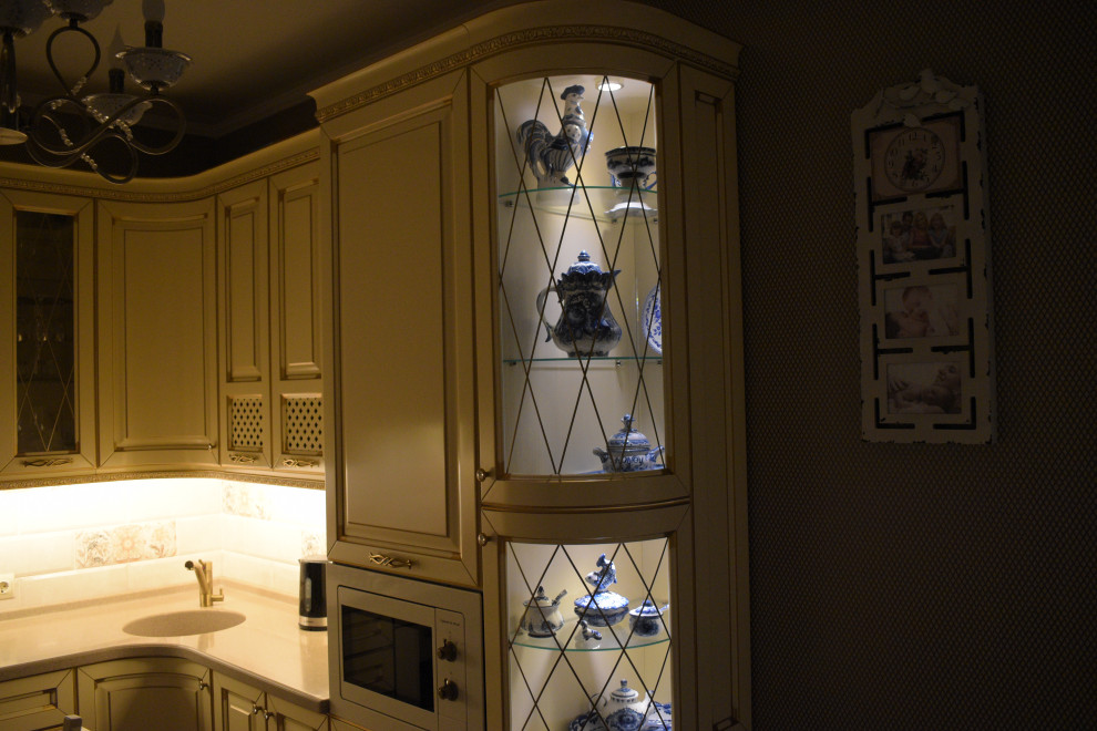 Кухня ЭКО из массива бука с золотой патиной