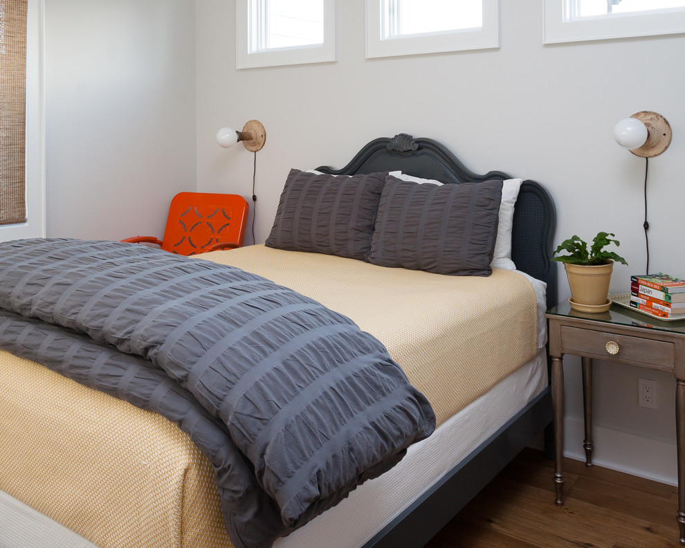 Beach style bedroom photo in Orange County