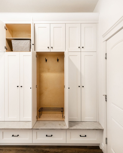 White Lacquer Mudroom klassisk-entre