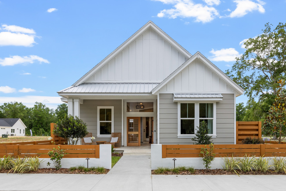Transitional exterior home idea in Miami