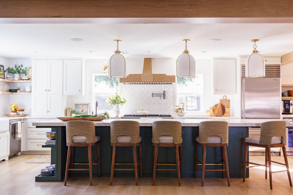 Kitchen - transitional kitchen idea in Orange County