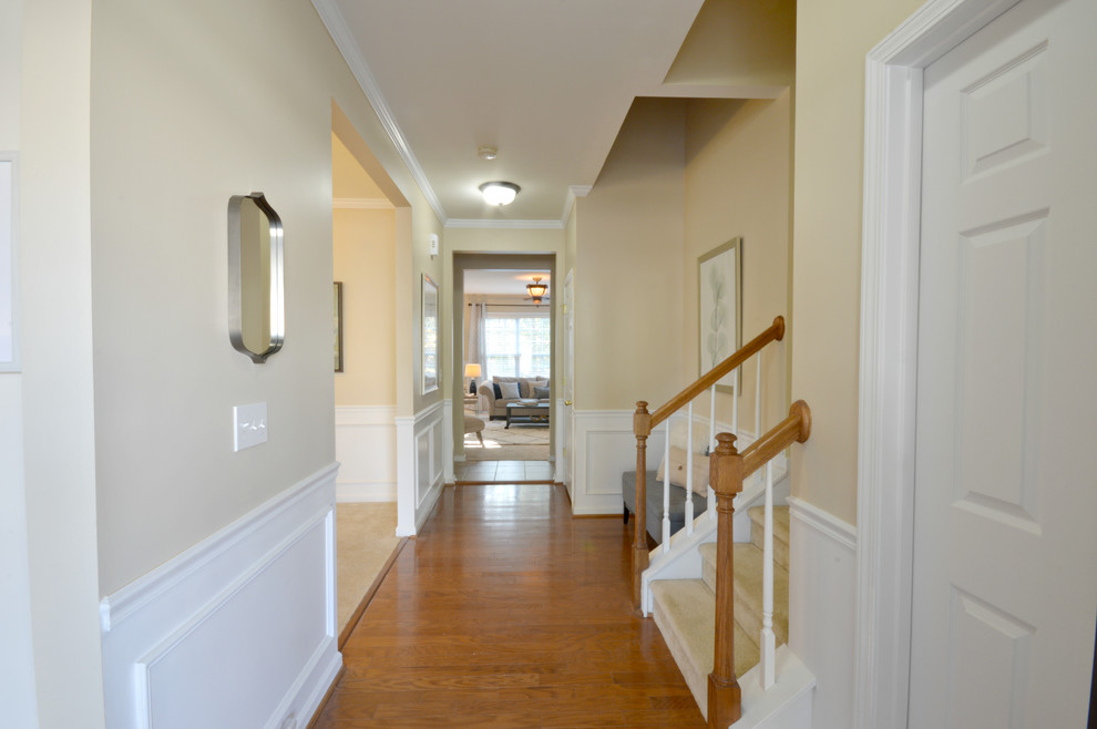 Example of a transitional entryway design in Charlotte
