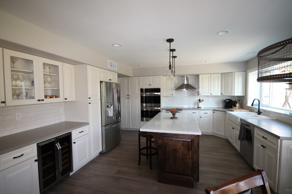 Kitchen - transitional kitchen idea in Phoenix