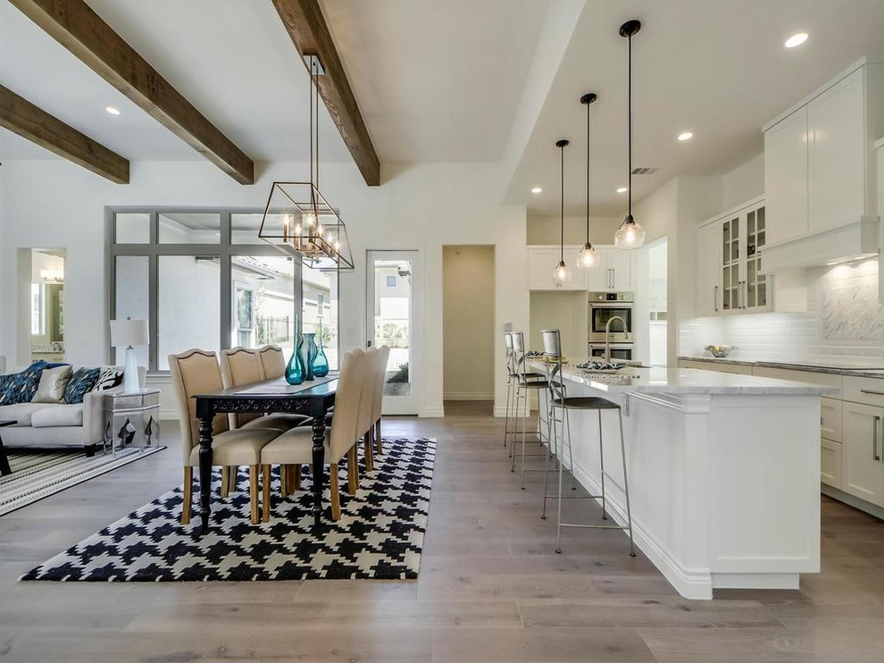 Kitchen - transitional kitchen idea in Austin