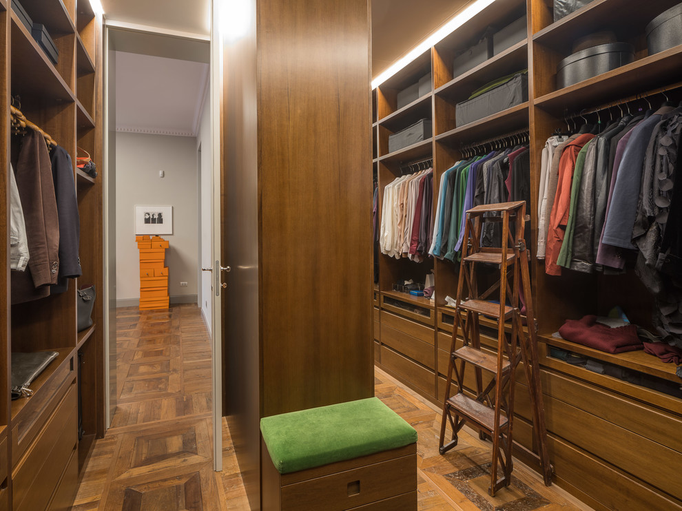 Design ideas for a contemporary storage and wardrobe in Milan.