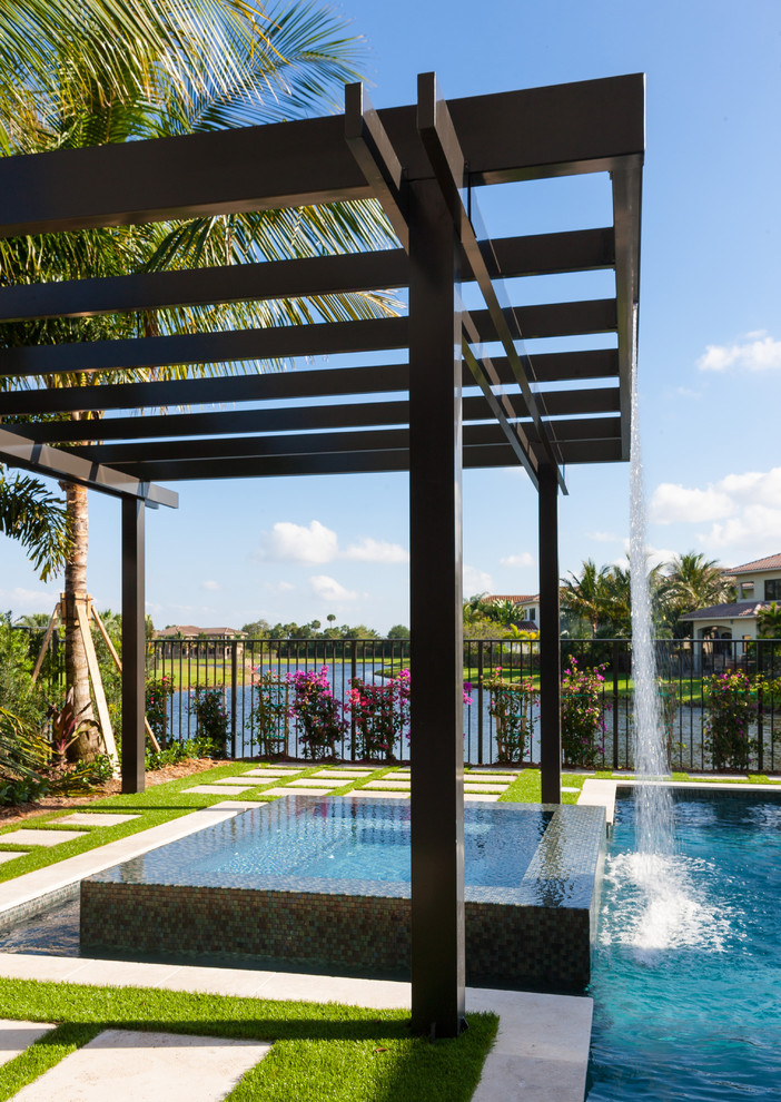 Design ideas for a contemporary pool in Miami.