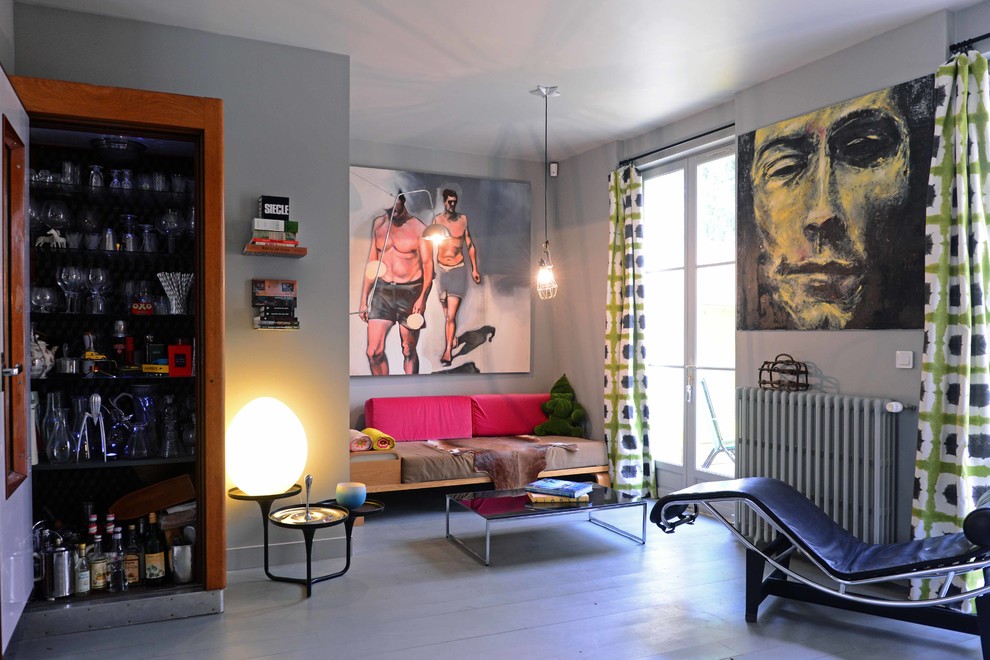 Photo of a family room in Paris.