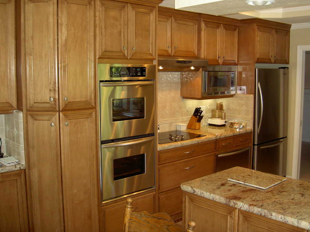Inspiration for a transitional kitchen remodel in San Francisco