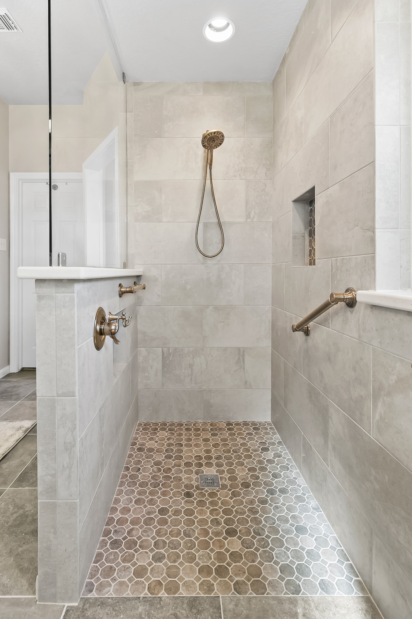 Silverlace Court - Lake Jackson - Main Bathroom Remodel - 2020