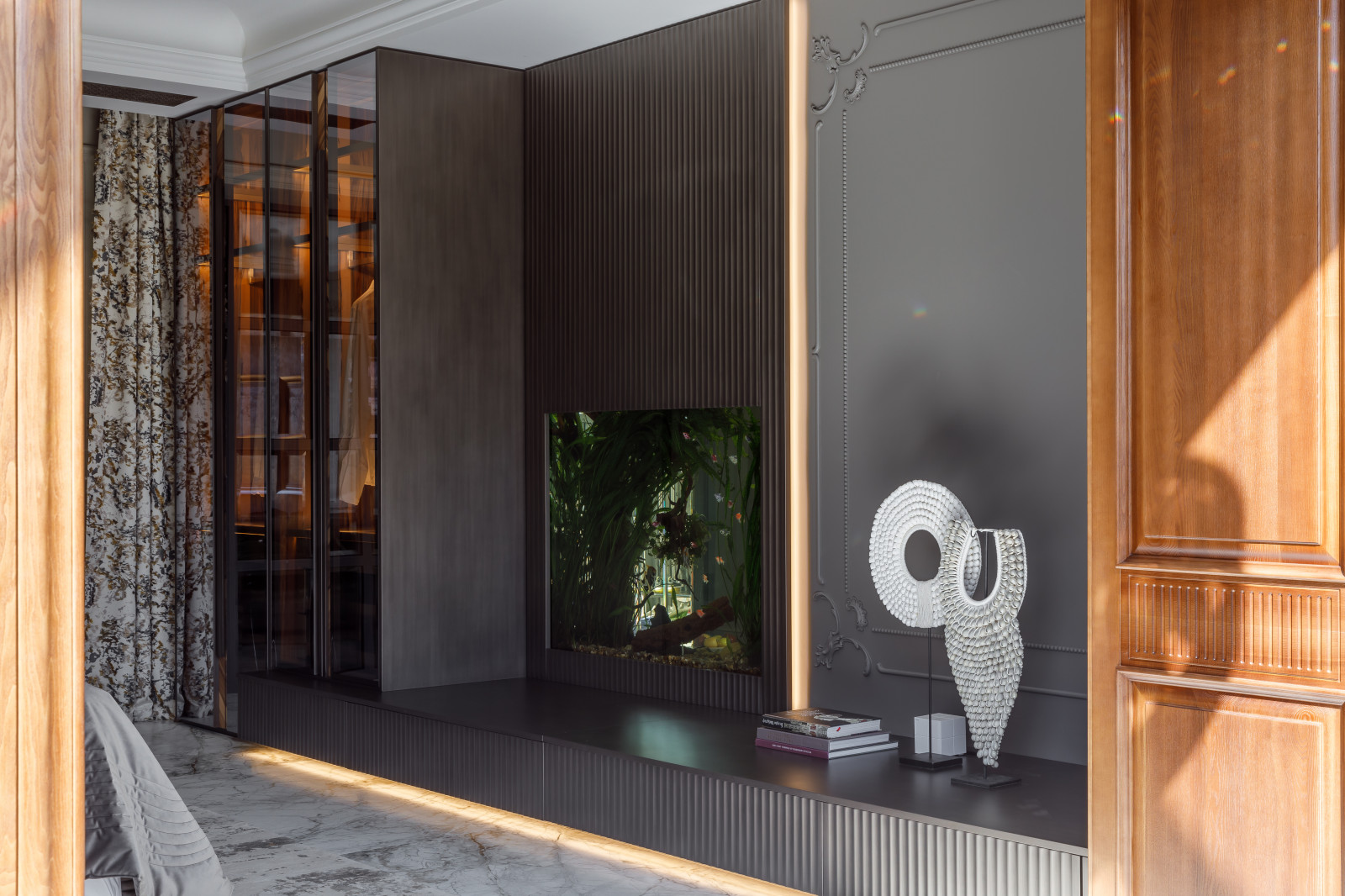 Мебель для мастер-спальни загородного дома