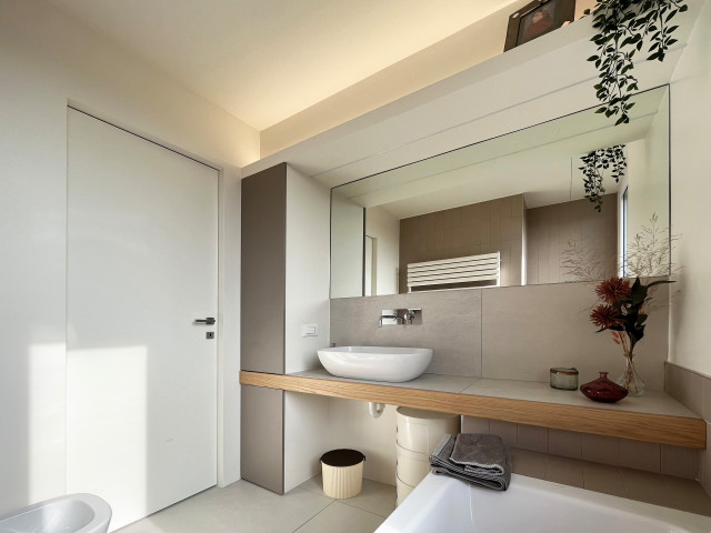 Attico contemporary-bathroom