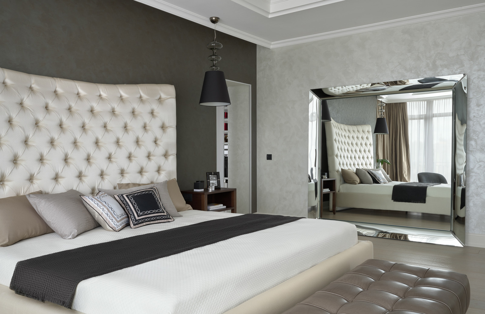 Большой загородный дом