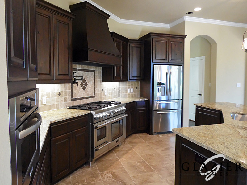 Kitchen - kitchen idea in Austin