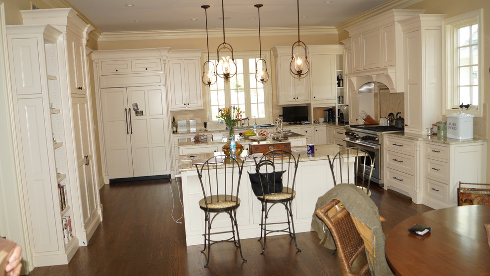 Home design - transitional home design idea in Chicago