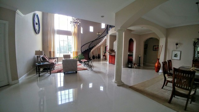 Porcelain Floor modern-vardagsrum