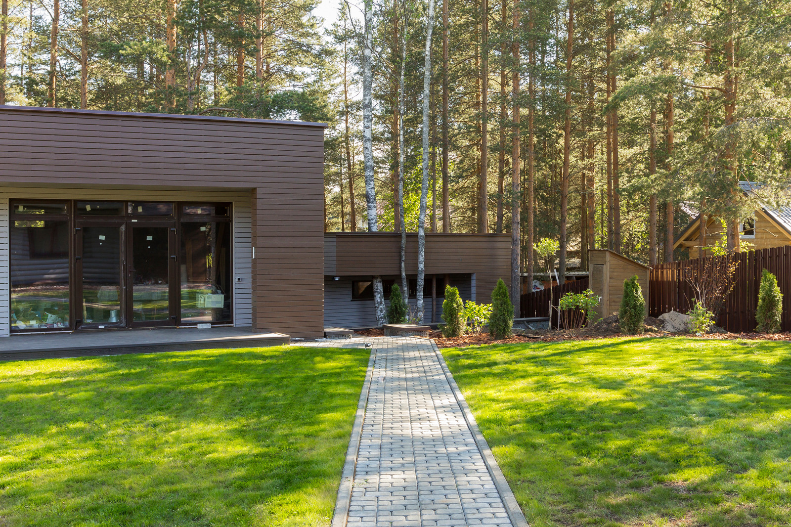 Ландшафт участка загородного дома в Сосновом бору