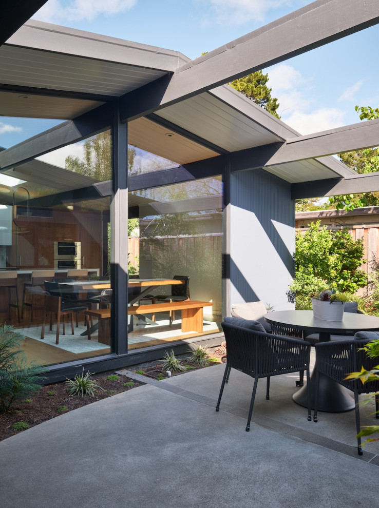 Flowing Courtyard Eichler Midcentury Patio San Francisco by