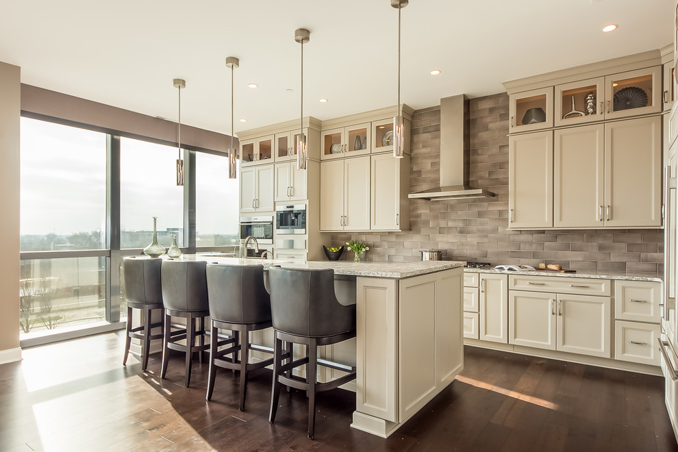 Inspiration for a transitional kitchen remodel in Columbus