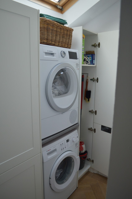 Modern Wardrobe In Pinner, London By Kudos Interior Designs retro-koekken