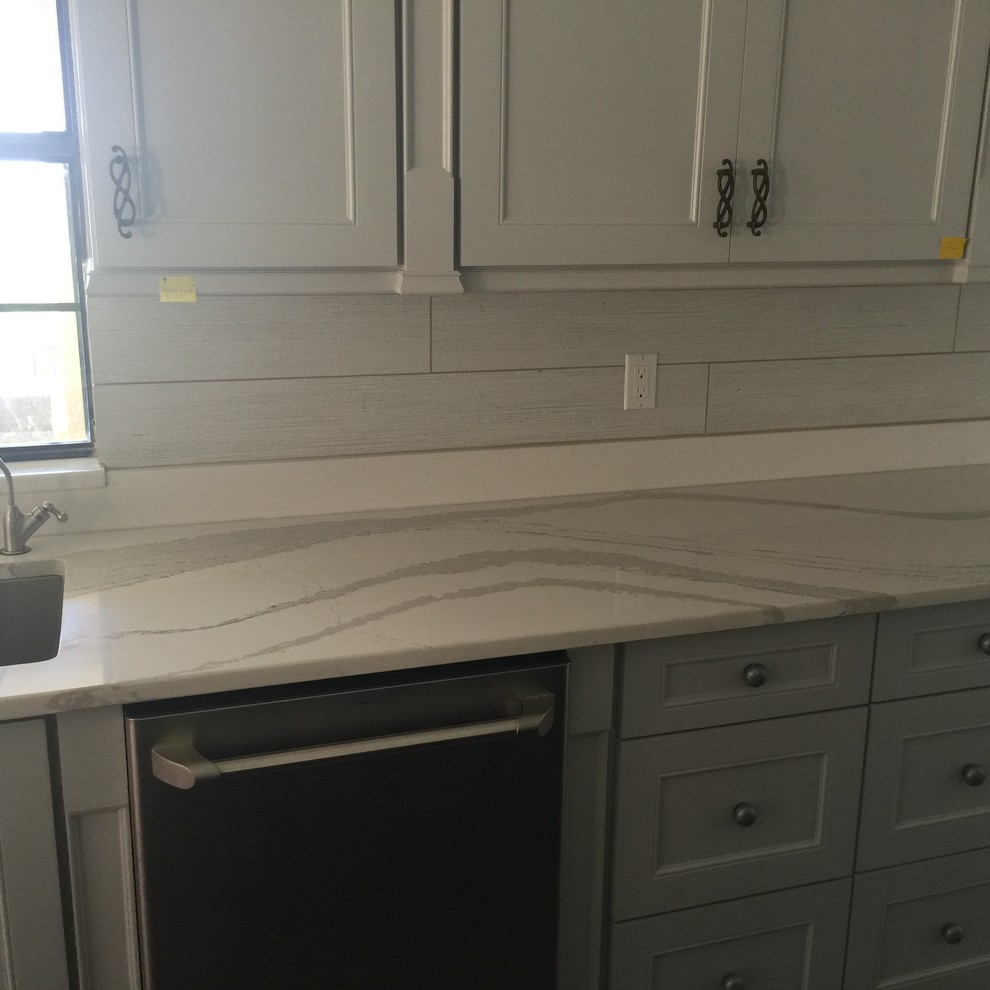 Transitional kitchen photo in Austin