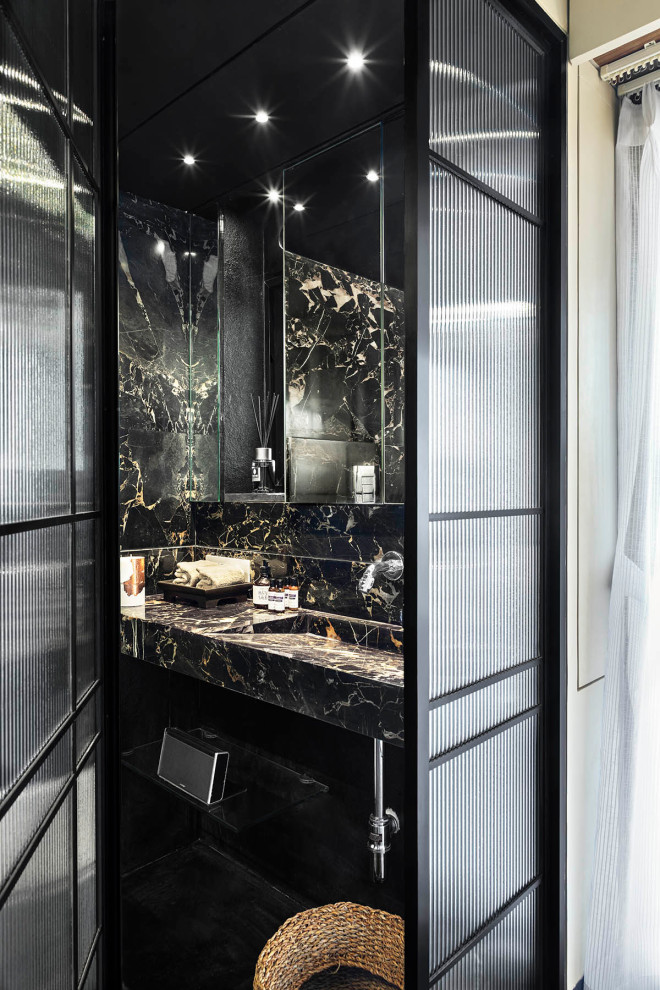 Photo of a contemporary bathroom in Mumbai.
