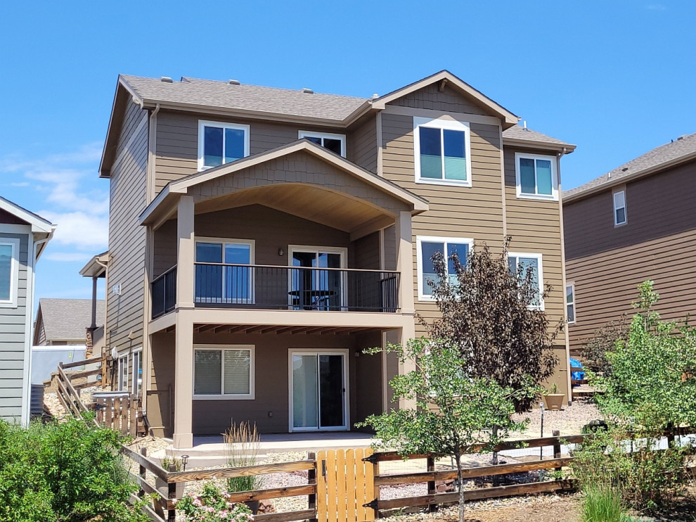 Example of a mid-sized trendy backyard second story metal railing deck design with a roof extension