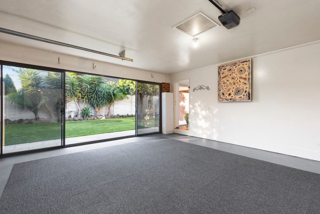 Hampton Oasis garage
