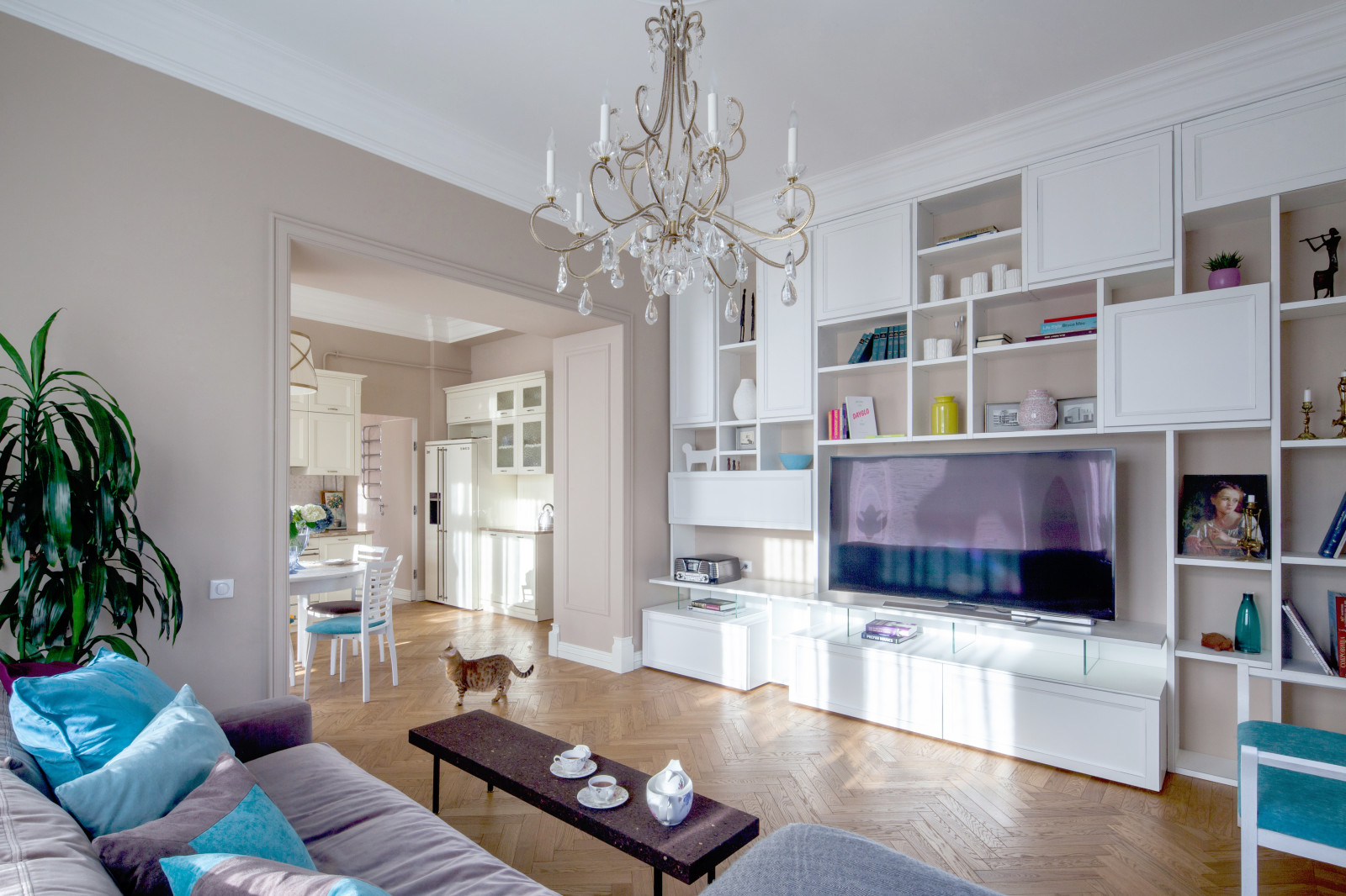 Neoclassical apartment