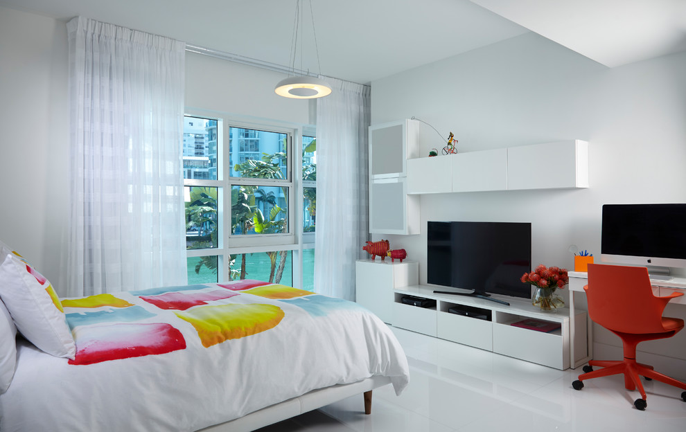 Inspiration for a large modern guest bedroom in Miami with white walls, marble floors and white floor.
