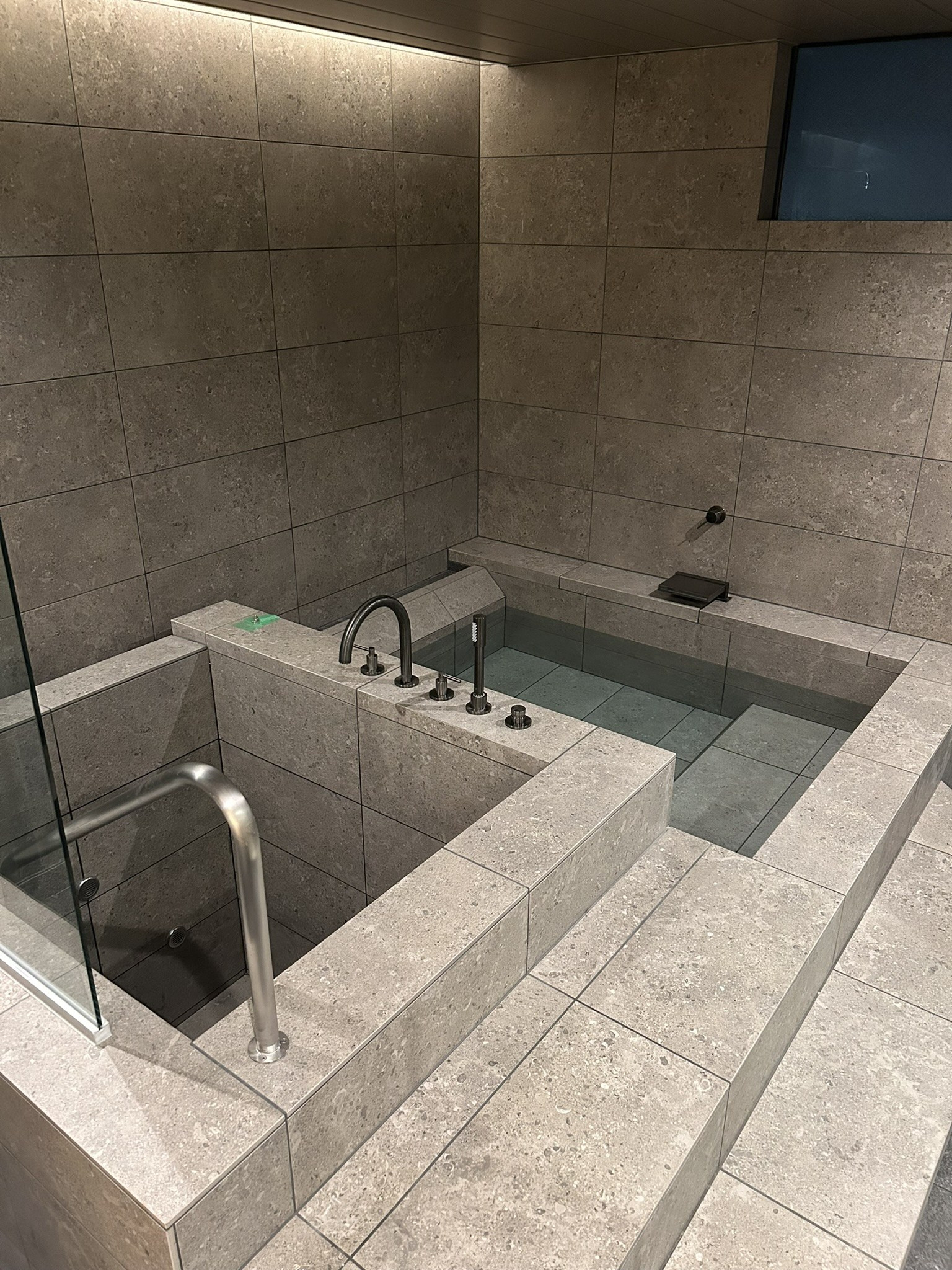 田園調布の家（大きなお風呂とサウナがある家）