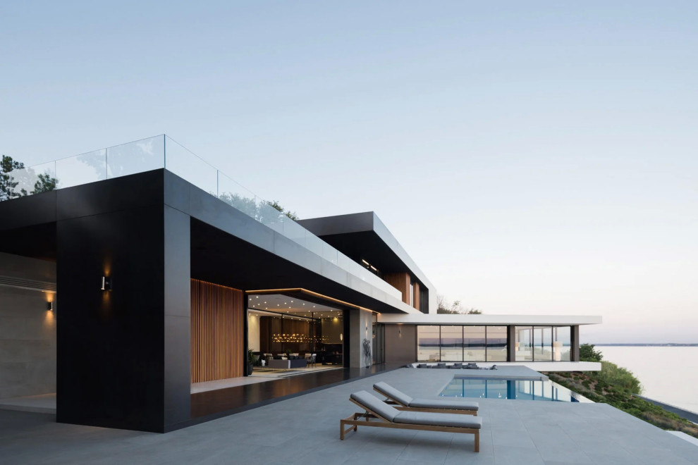 Вилла на берегу залива