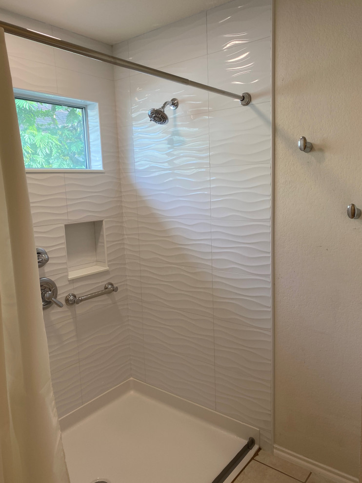 Design ideas for a mid-sized contemporary master bathroom in Austin with an alcove shower, white tile, ceramic tile, a shower curtain and a niche.