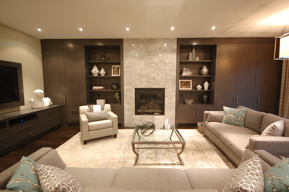 Example of a transitional home design design in Toronto