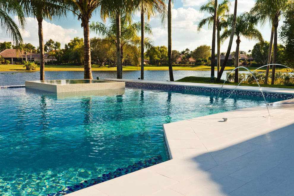 This is an example of a modern swimming pool in Miami.