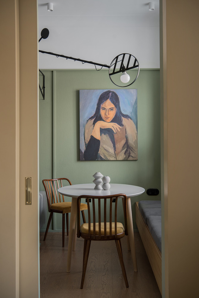 Бутылка кефира пол батона