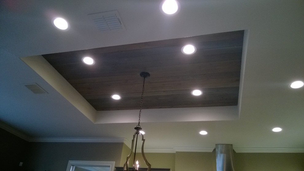 Example of a transitional home design design in Austin
