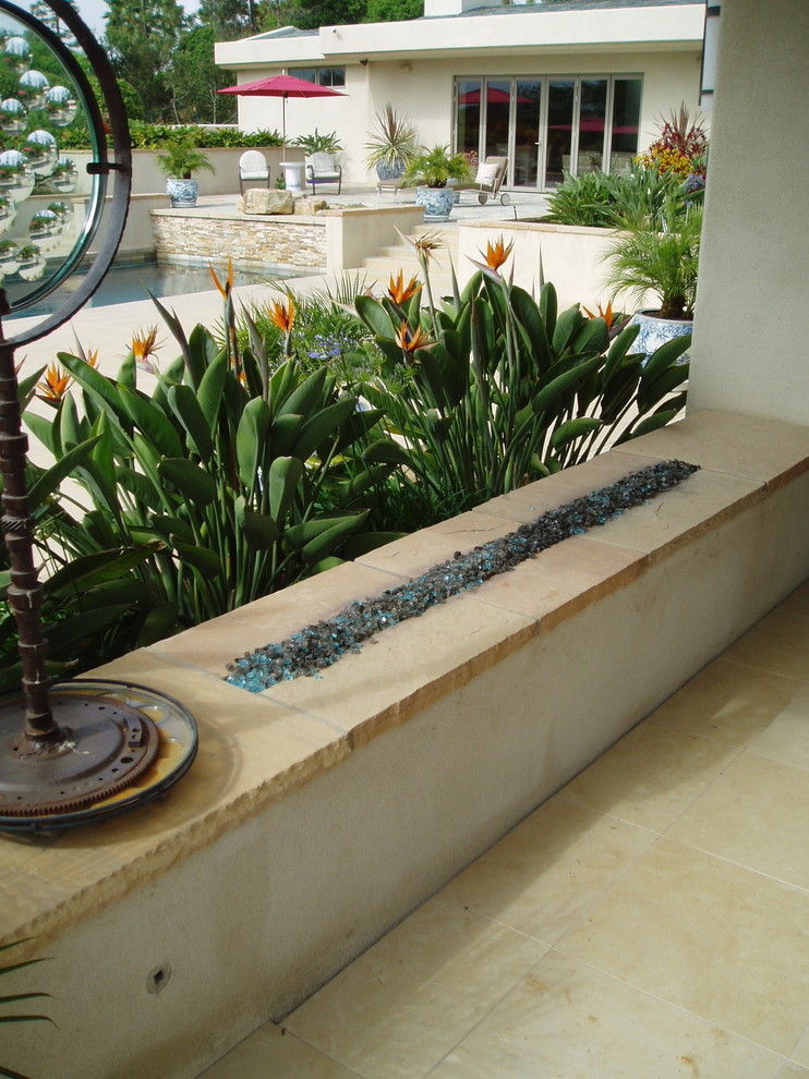 Photo of a contemporary xeriscape in San Diego.