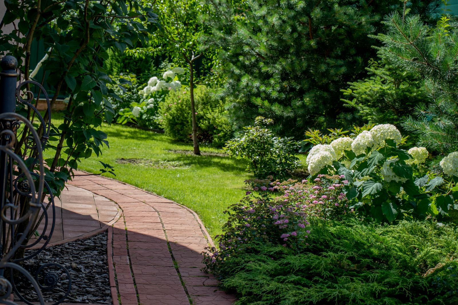 Французский садик в поселке Рыбаки Дмитровское шоссе