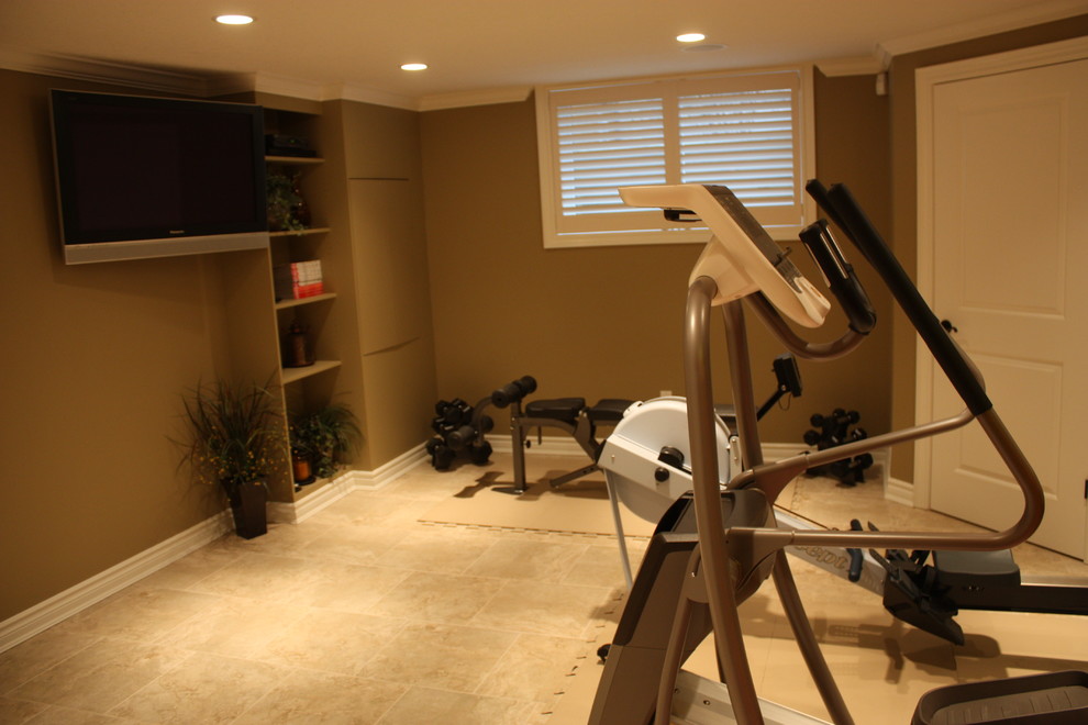 Inspiration for a traditional home gym in Toronto.