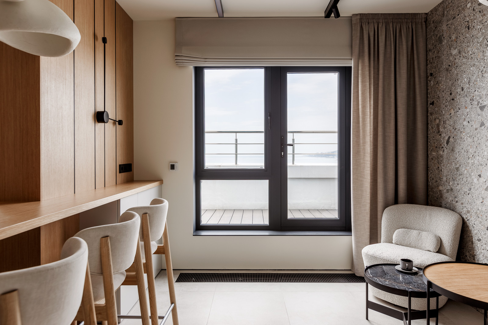 Фото. Камни на берегу, 70м.кв. ЖК Морская Симфония