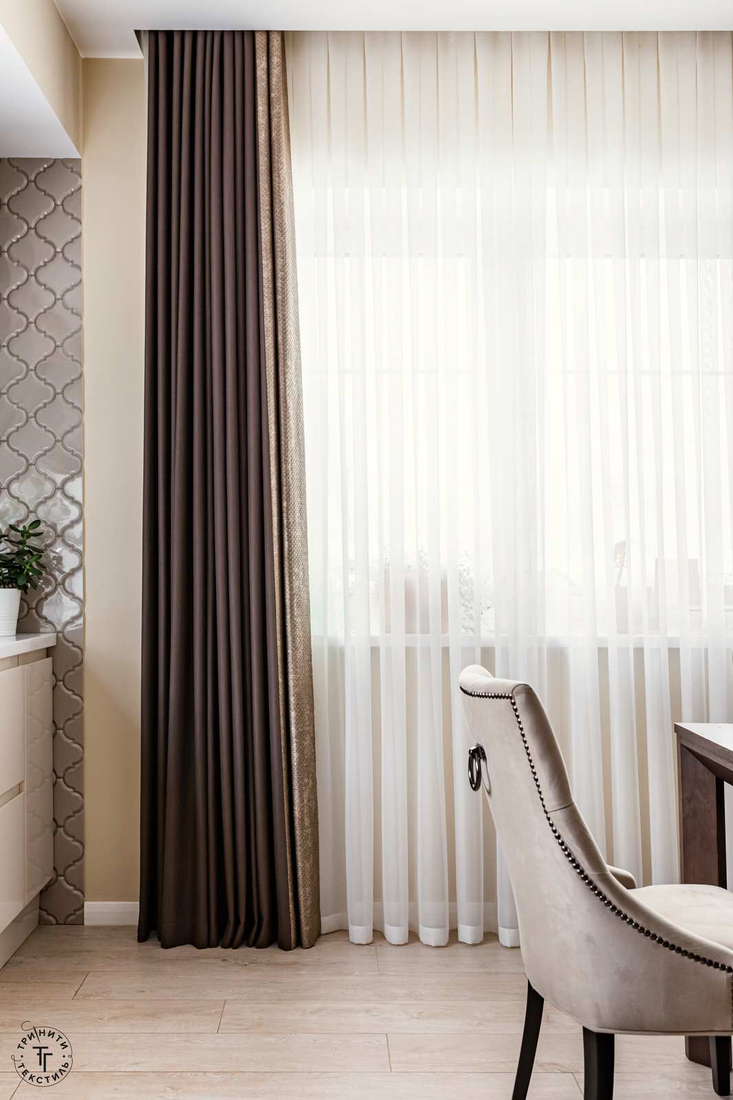 Уютное текстильное оформление загородного дома