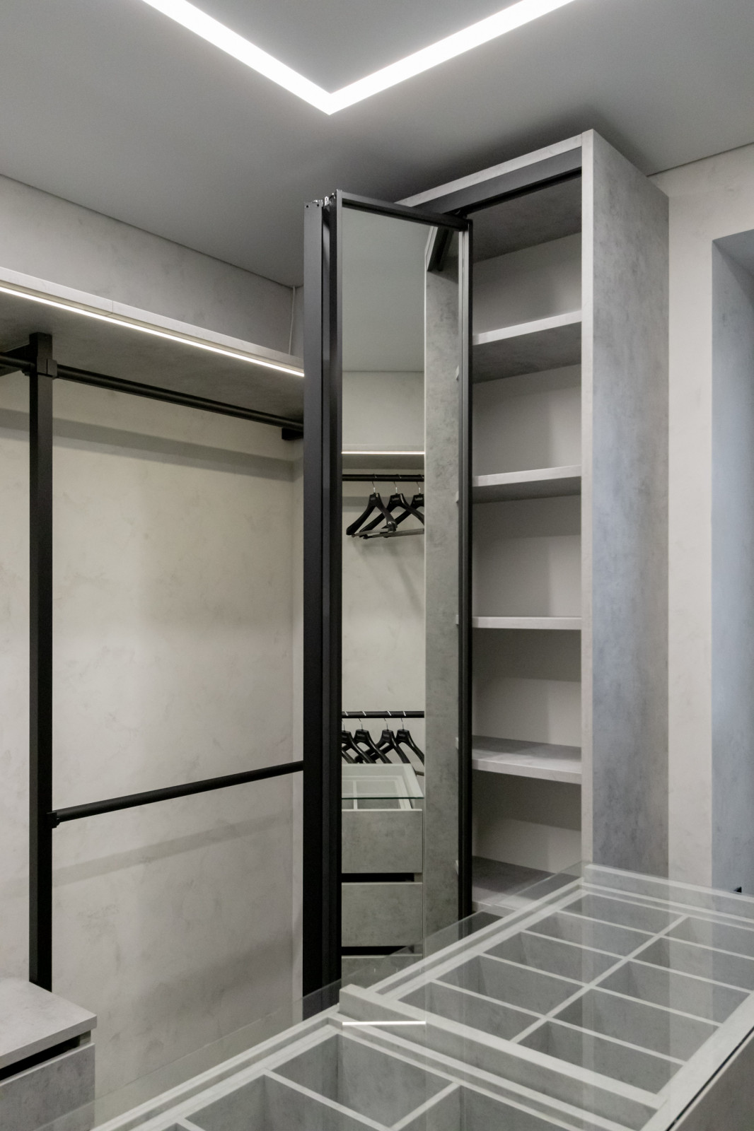 Шкаф со складными дверьми в профиле raumplus s1200