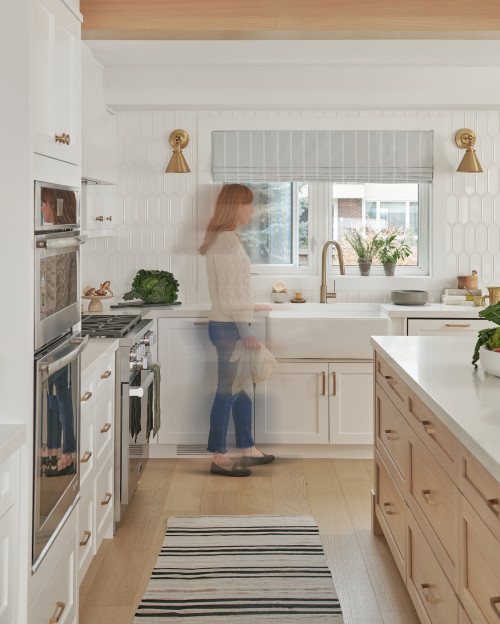 Timeless Oak Beauty: Modern Farmhouse Kitchen Ideas with Oak Flooring