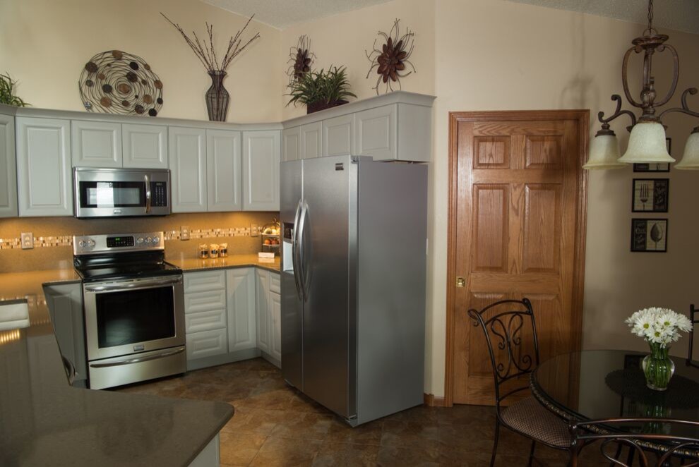 Kitchen - transitional kitchen idea