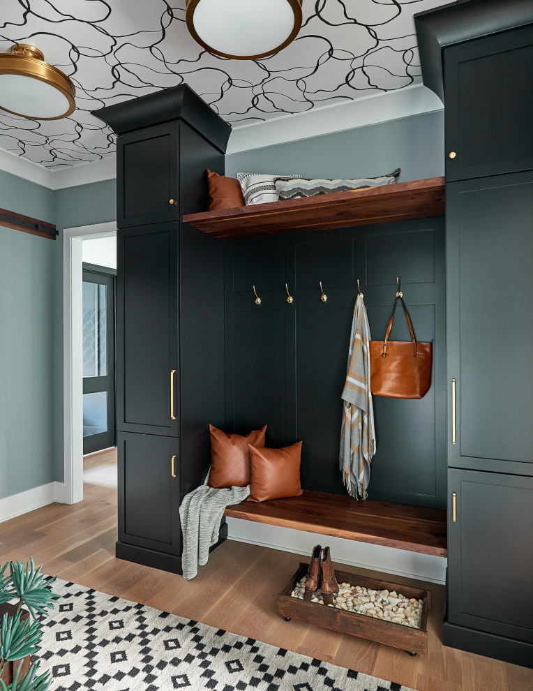 Example of a transitional entryway design in Charlotte