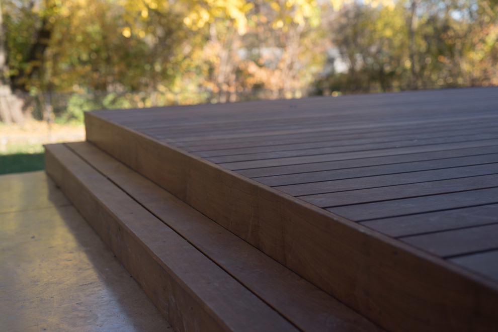 Inspiration for a mid-sized craftsman backyard deck remodel